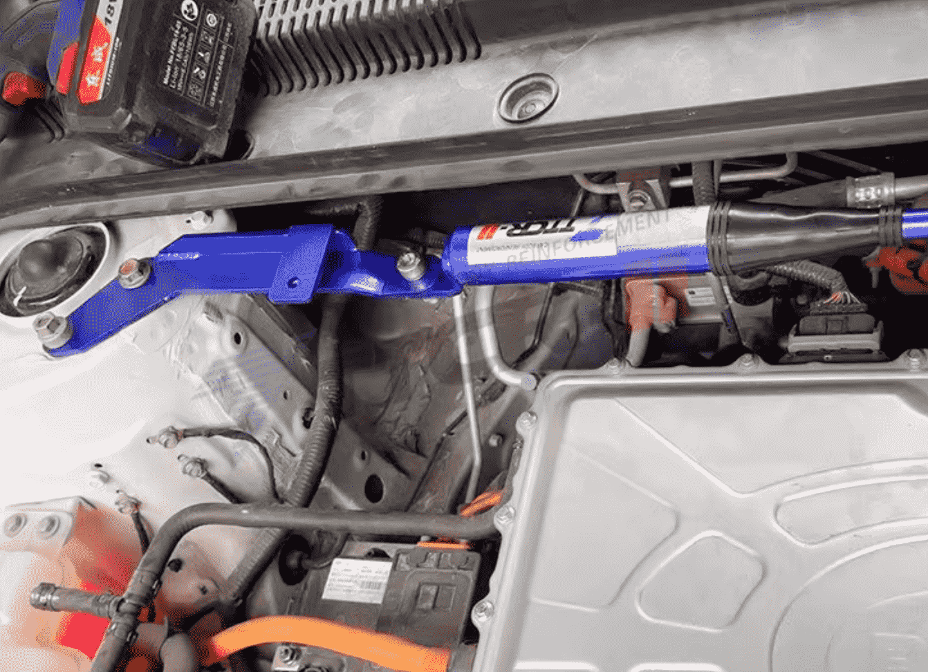 Xevaban.com ở 214 Giải Phóng là đơn vị chuyên cung cấp phụ kiện oto, đồ chơi oto, đồ chơi byd han, phụ kiện byd han, xevaban, 214 giải phóng, thanh giằng cân bằng han, thanh cân bằng han, thanh cân bằng khoang máy han.